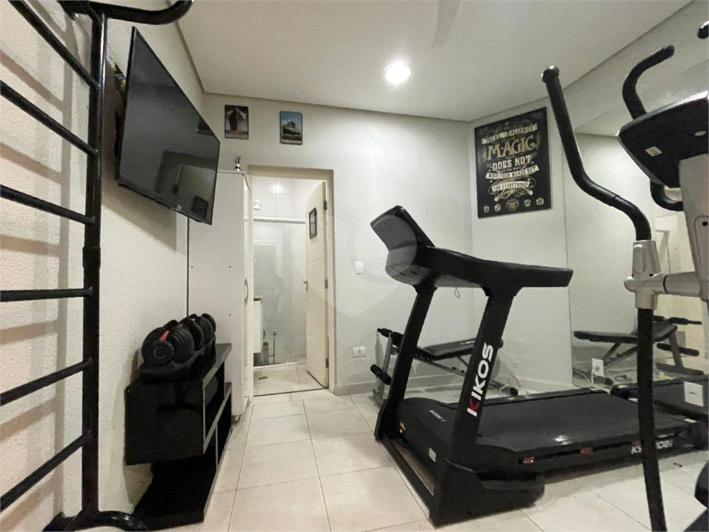 Casa com 4 quartos em condomínio fechado com piscina