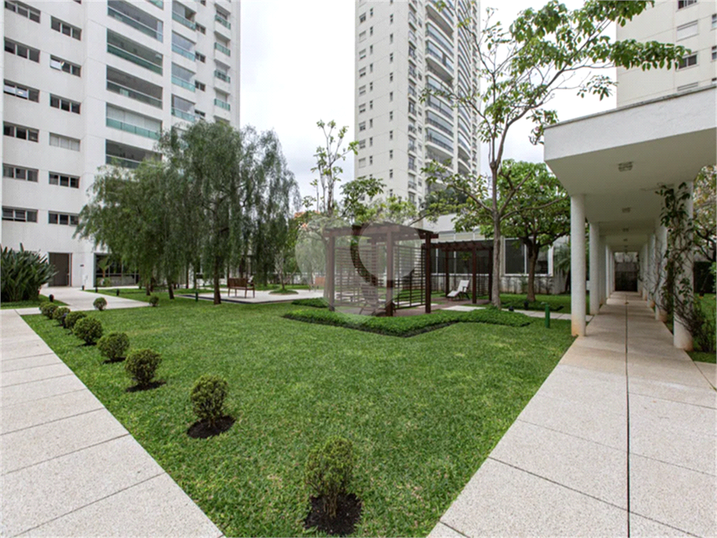 APTO 3 SUITES + 6 VAGAS