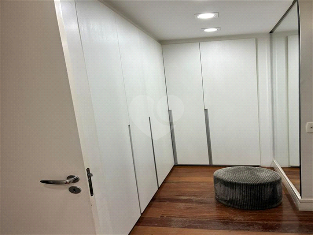 APTO 3 SUITES + 6 VAGAS