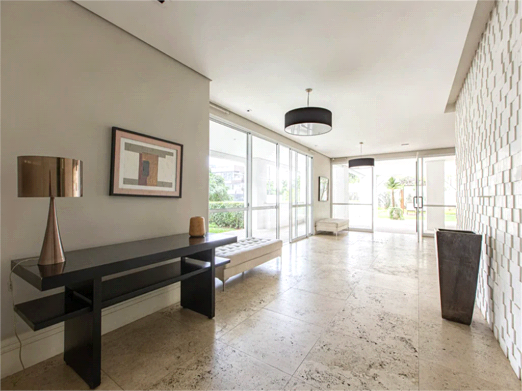 APTO 3 SUITES + 6 VAGAS