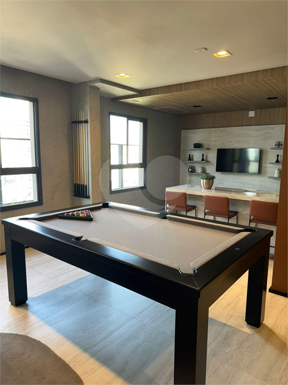 Apartamento para venda com 27,23 m², um dormitório, um banheiro, uma sala de estar com cozinha aberta e terraço em Pinheiros-SP