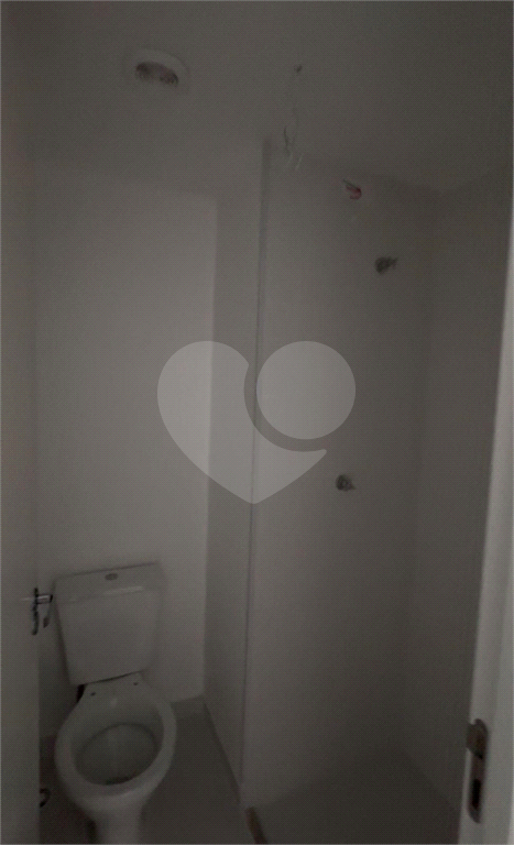 Apartamento para venda com 27,23 m², um dormitório, um banheiro, uma sala de estar com cozinha aberta e terraço em Pinheiros-SP