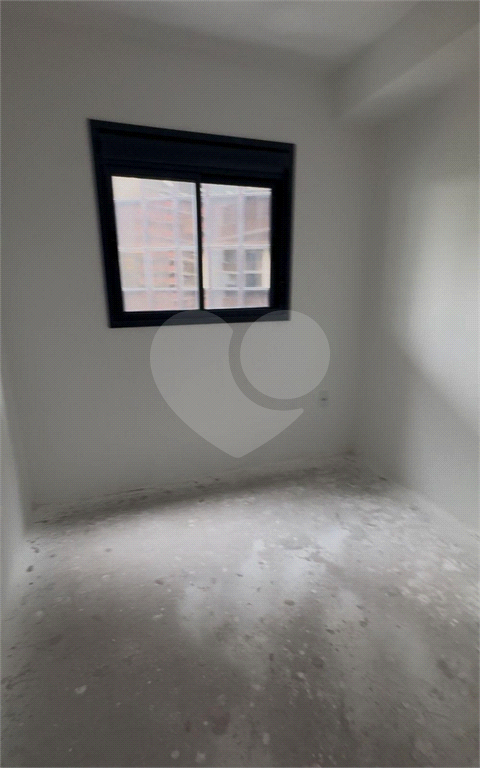 Apartamento para venda com 27,23 m², um dormitório, um banheiro, uma sala de estar com cozinha aberta e terraço em Pinheiros-SP