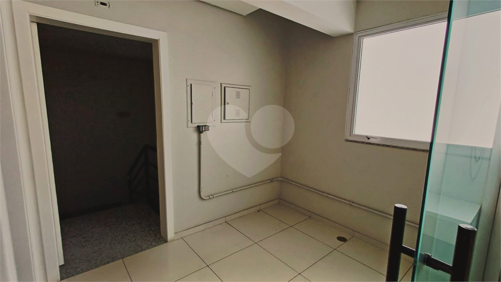 Locação - PRÉDIO COMERCIAL - 10 vagas - 600m² - 8 salas - Leôncio de Magalhães