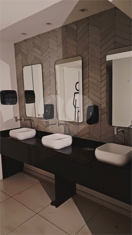 Locação - PRÉDIO COMERCIAL - 10 vagas - 600m² - 8 salas - Leôncio de Magalhães