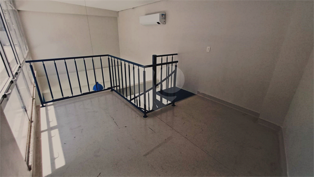 Locação - PRÉDIO COMERCIAL - 10 vagas - 600m² - 8 salas - Leôncio de Magalhães