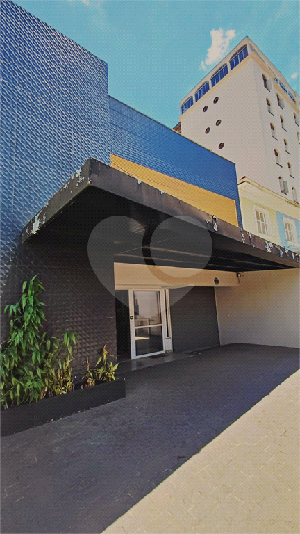 Locação - PRÉDIO COMERCIAL - 10 vagas - 600m² - 8 salas - Leôncio de Magalhães