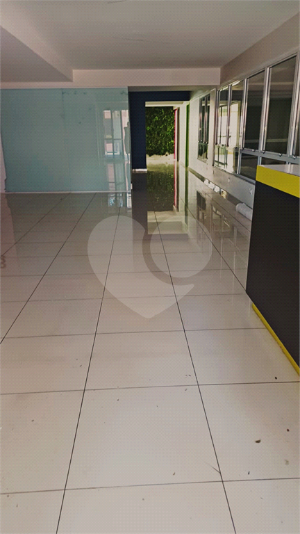 Locação - PRÉDIO COMERCIAL - 10 vagas - 600m² - 8 salas - Leôncio de Magalhães