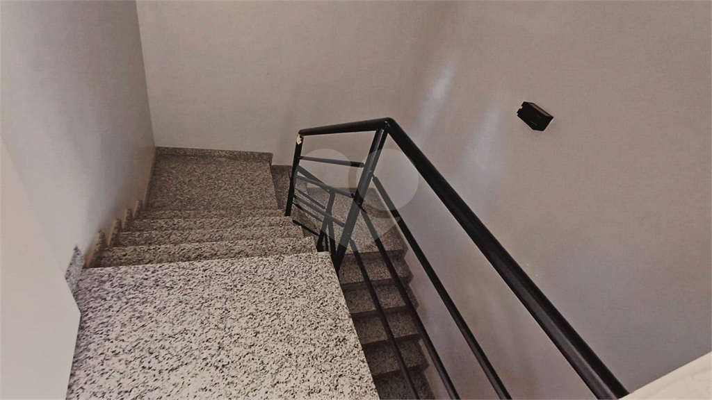 Locação - PRÉDIO COMERCIAL - 10 vagas - 600m² - 8 salas - Leôncio de Magalhães