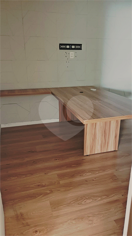 Locação - PRÉDIO COMERCIAL - 10 vagas - 600m² - 8 salas - Leôncio de Magalhães