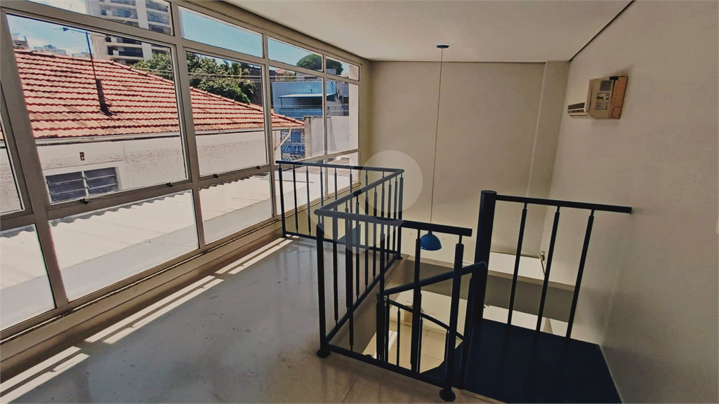 Locação - PRÉDIO COMERCIAL - 10 vagas - 600m² - 8 salas - Leôncio de Magalhães