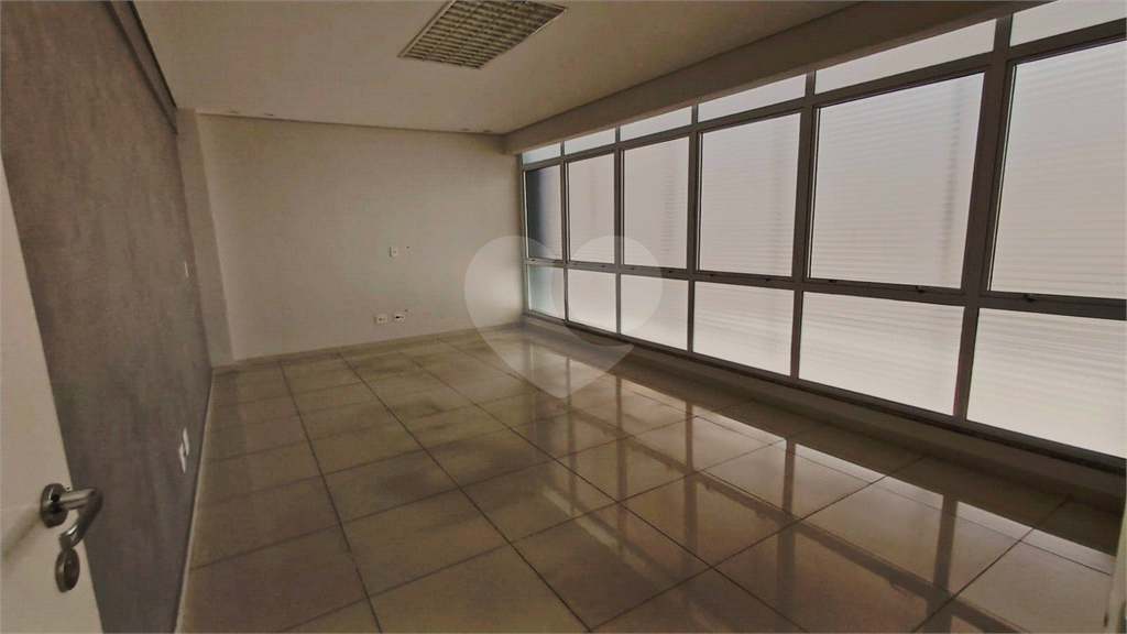 Locação - PRÉDIO COMERCIAL - 10 vagas - 600m² - 8 salas - Leôncio de Magalhães