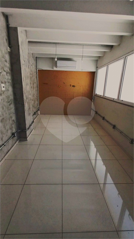 Locação - PRÉDIO COMERCIAL - 10 vagas - 600m² - 8 salas - Leôncio de Magalhães