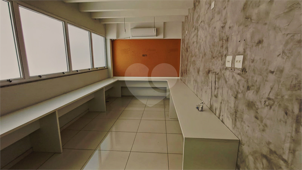 Locação - PRÉDIO COMERCIAL - 10 vagas - 600m² - 8 salas - Leôncio de Magalhães