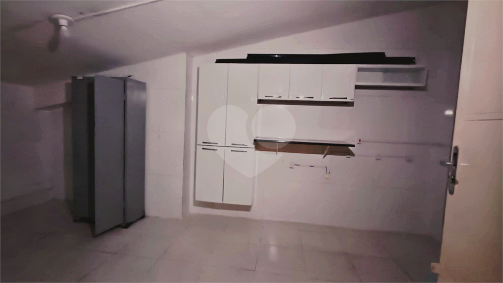 Locação - PRÉDIO COMERCIAL - 10 vagas - 600m² - 8 salas - Leôncio de Magalhães