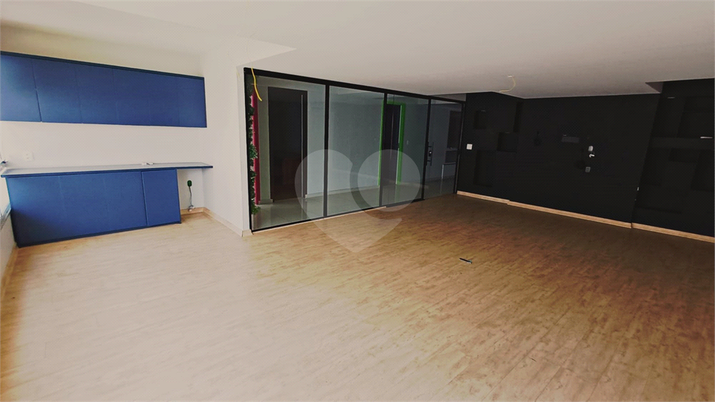 Locação - PRÉDIO COMERCIAL - 10 vagas - 600m² - 8 salas - Leôncio de Magalhães