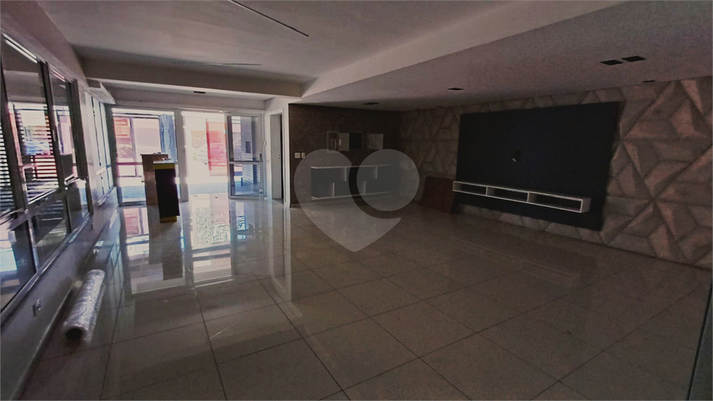 Locação - PRÉDIO COMERCIAL - 10 vagas - 600m² - 8 salas - Leôncio de Magalhães