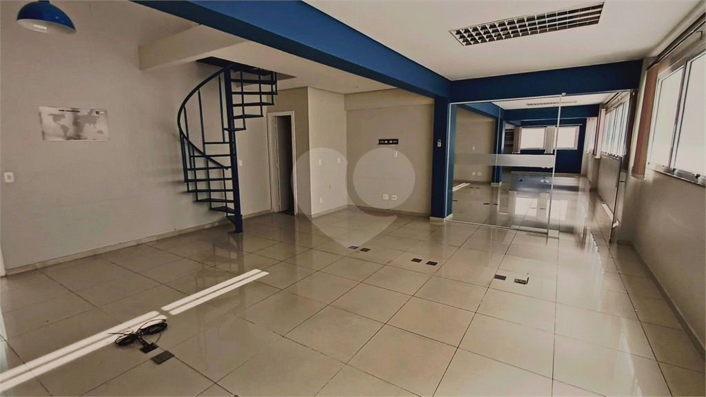 Locação - PRÉDIO COMERCIAL - 10 vagas - 600m² - 8 salas - Leôncio de Magalhães