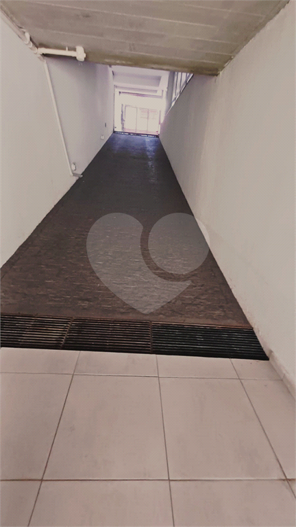 Locação - PRÉDIO COMERCIAL - 10 vagas - 600m² - 8 salas - Leôncio de Magalhães