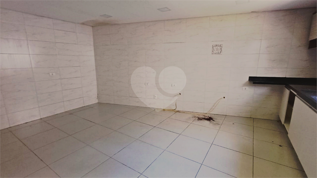 Locação - PRÉDIO COMERCIAL - 10 vagas - 600m² - 8 salas - Leôncio de Magalhães