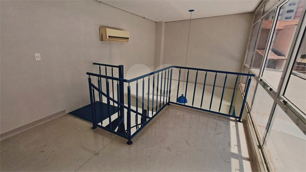 Locação - PRÉDIO COMERCIAL - 10 vagas - 600m² - 8 salas - Leôncio de Magalhães