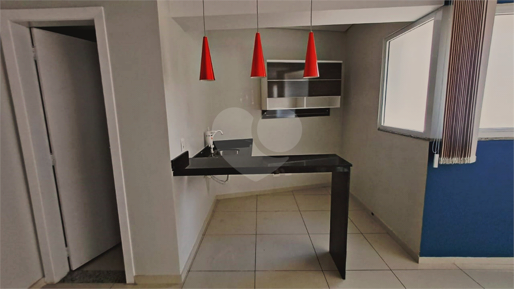 Locação - PRÉDIO COMERCIAL - 10 vagas - 600m² - 8 salas - Leôncio de Magalhães