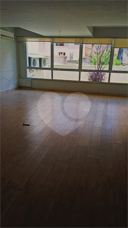 Locação - PRÉDIO COMERCIAL - 10 vagas - 600m² - 8 salas - Leôncio de Magalhães