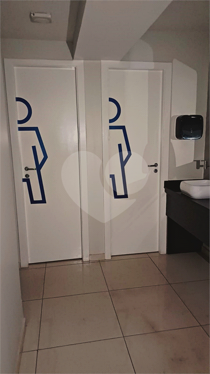 Locação - PRÉDIO COMERCIAL - 10 vagas - 600m² - 8 salas - Leôncio de Magalhães