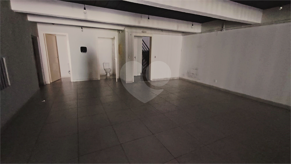 Locação - PRÉDIO COMERCIAL - 10 vagas - 600m² - 8 salas - Leôncio de Magalhães