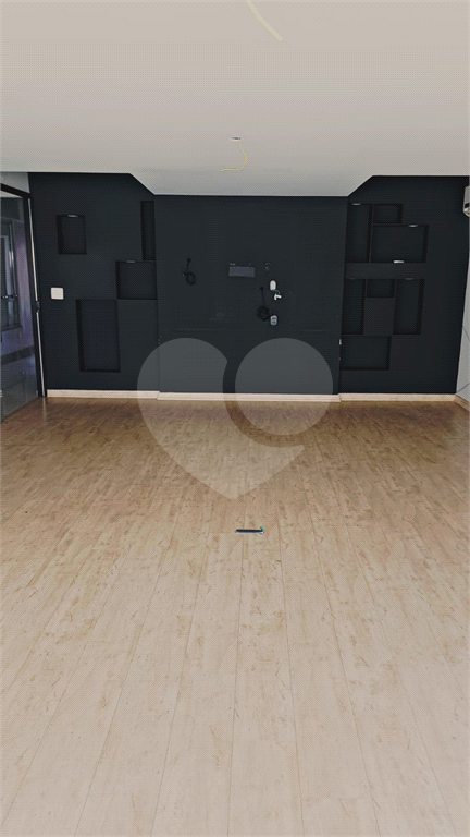 Locação - PRÉDIO COMERCIAL - 10 vagas - 600m² - 8 salas - Leôncio de Magalhães