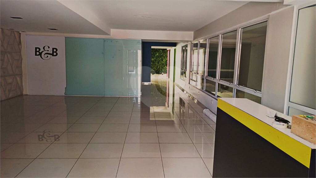 Locação - PRÉDIO COMERCIAL - 10 vagas - 600m² - 8 salas - Leôncio de Magalhães