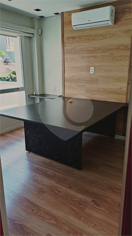 Locação - PRÉDIO COMERCIAL - 10 vagas - 600m² - 8 salas - Leôncio de Magalhães