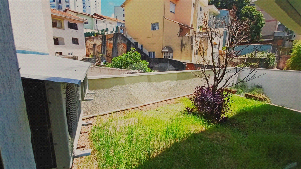 Locação - PRÉDIO COMERCIAL - 10 vagas - 600m² - 8 salas - Leôncio de Magalhães