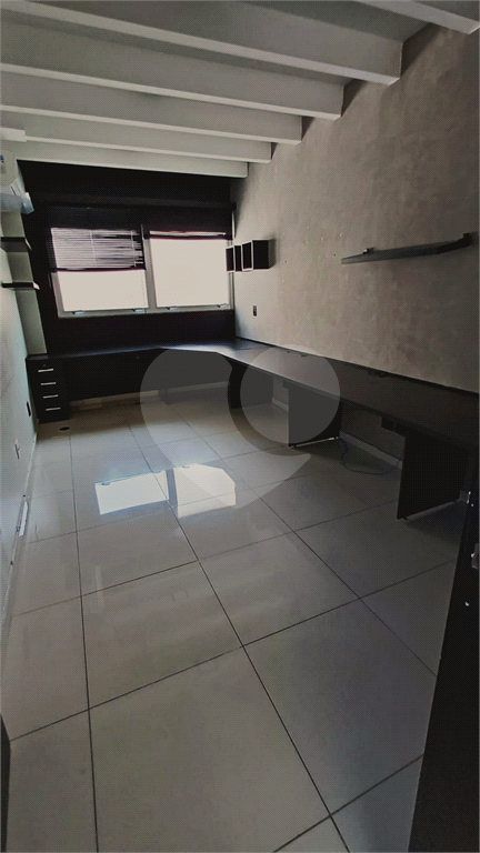 Locação - PRÉDIO COMERCIAL - 10 vagas - 600m² - 8 salas - Leôncio de Magalhães