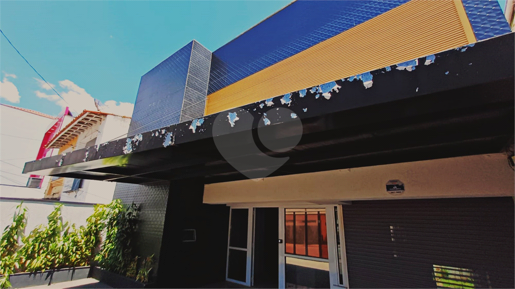 Locação - PRÉDIO COMERCIAL - 10 vagas - 600m² - 8 salas - Leôncio de Magalhães