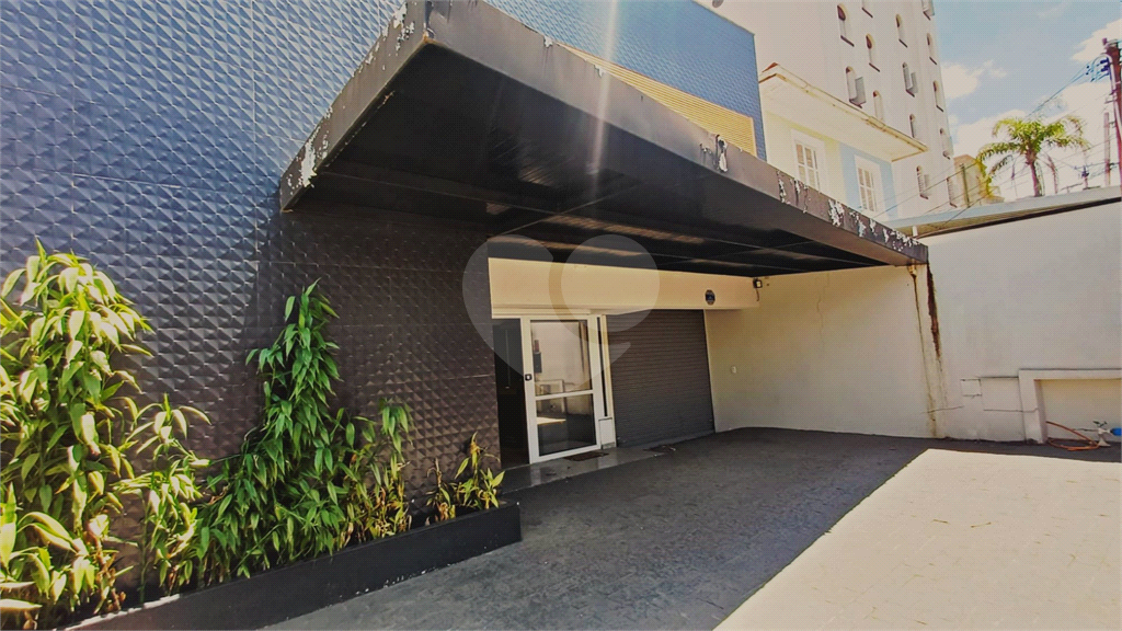 Locação - PRÉDIO COMERCIAL - 10 vagas - 600m² - 8 salas - Leôncio de Magalhães