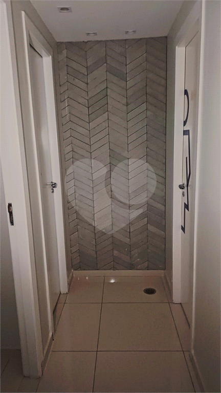 Locação - PRÉDIO COMERCIAL - 10 vagas - 600m² - 8 salas - Leôncio de Magalhães