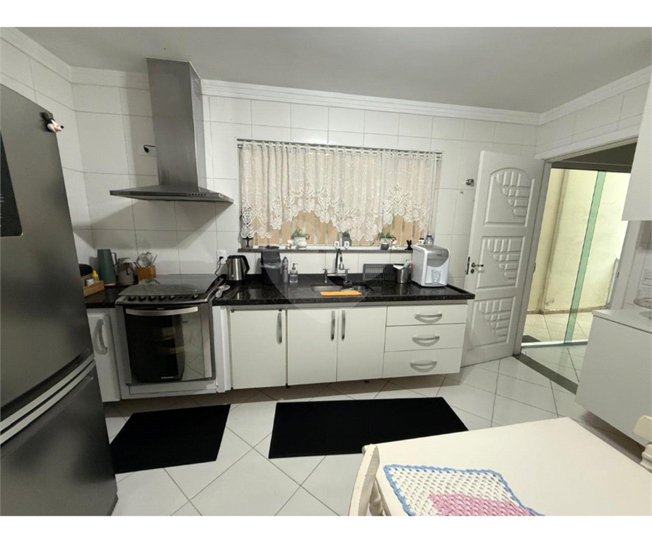 Sobrado com 3 dormitórios e suíte com closet a Venda 