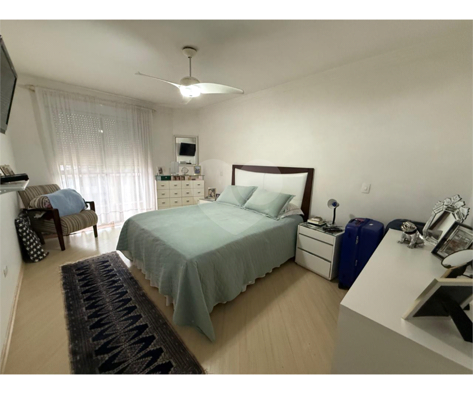 Sobrado com 3 dormitórios e suíte com closet a Venda 