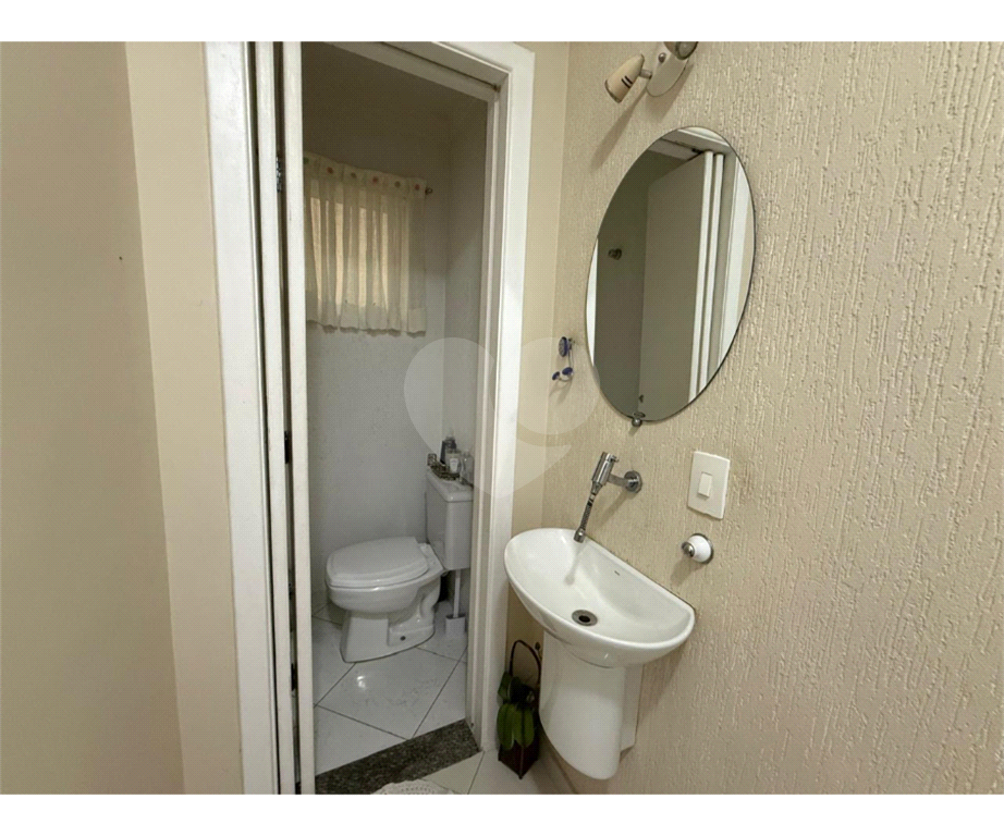 Sobrado com 3 dormitórios e suíte com closet a Venda 