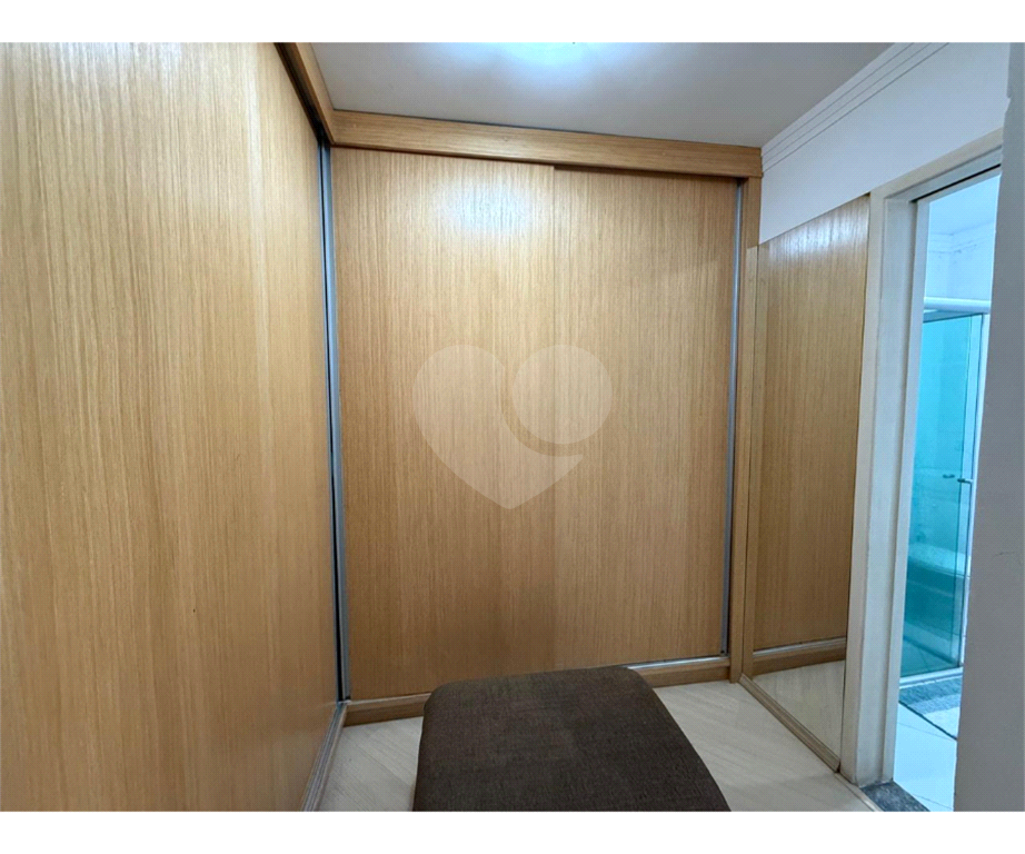 Sobrado com 3 dormitórios e suíte com closet a Venda 