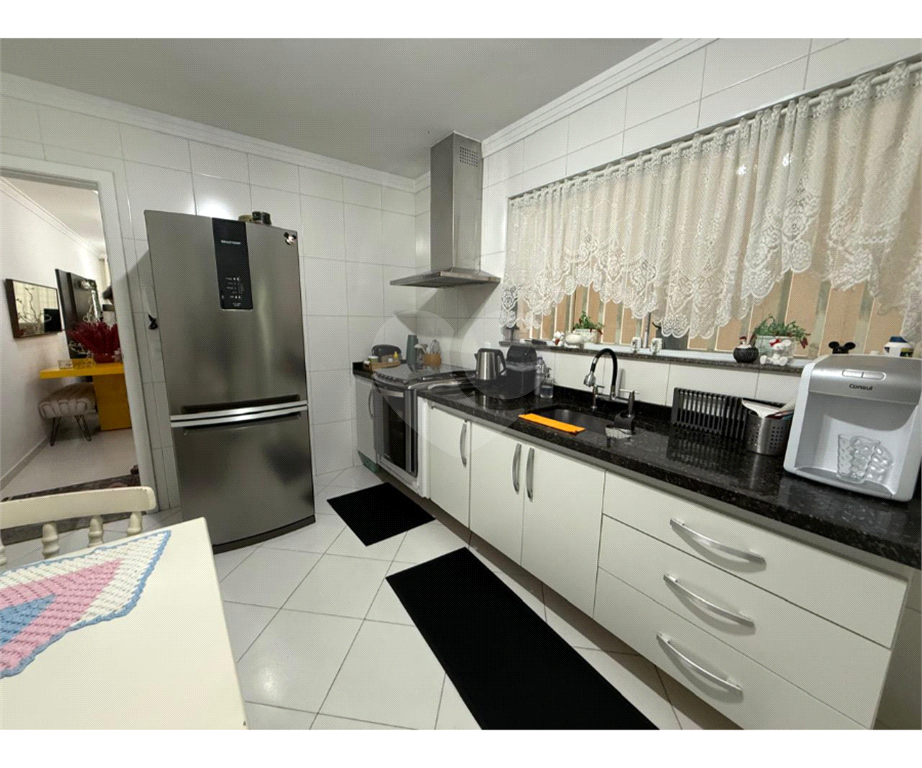 Sobrado com 3 dormitórios e suíte com closet a Venda 