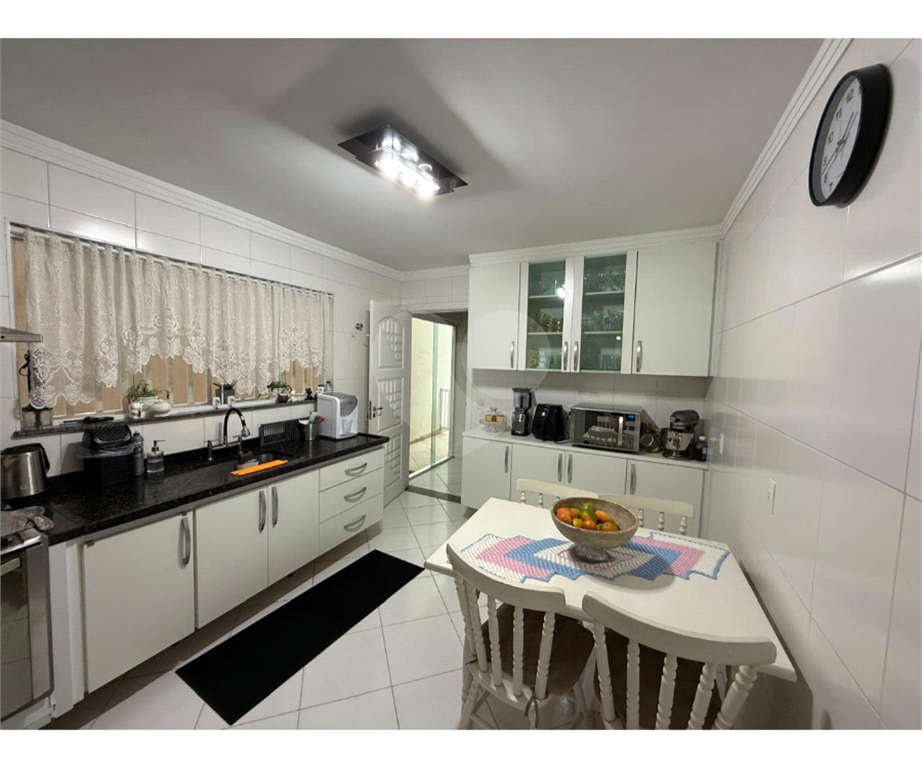 Sobrado com 3 dormitórios e suíte com closet a Venda 