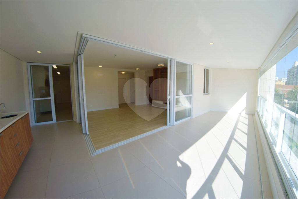 APARTAMENTO em VILA ROMANA