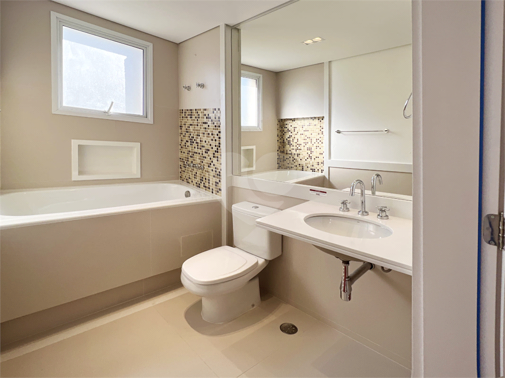 APARTAMENTO em VILA ROMANA