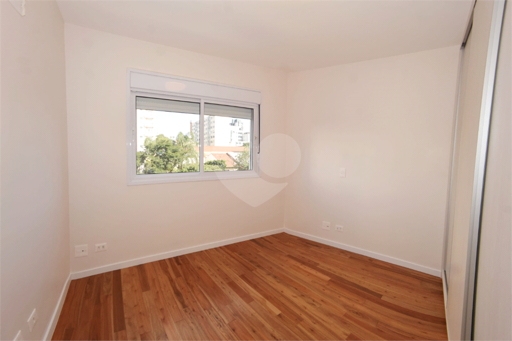 APARTAMENTO em VILA ROMANA