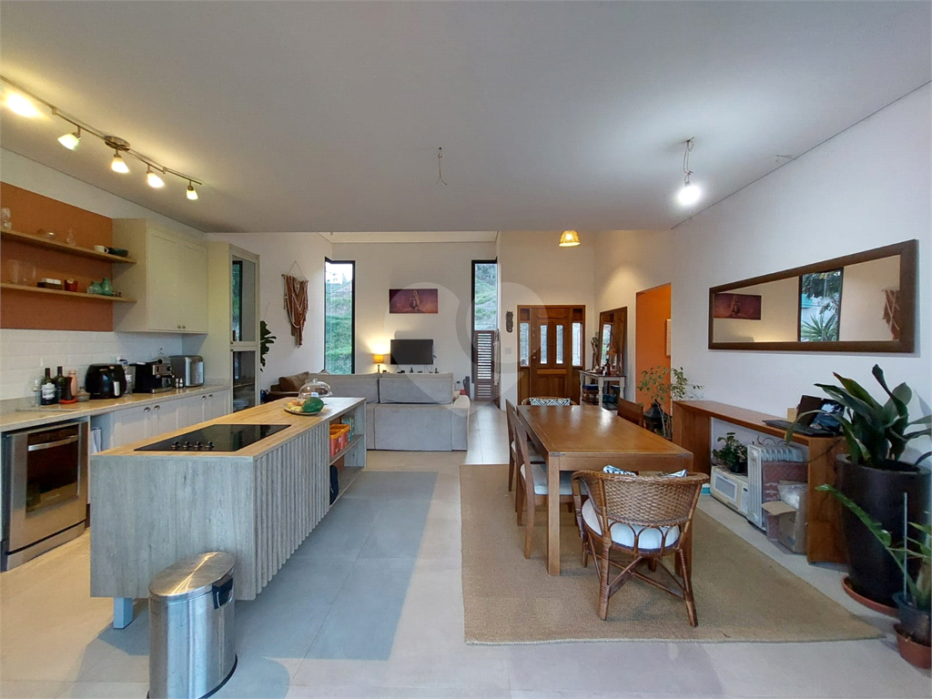 Casa em condomínio fechado Igaratá