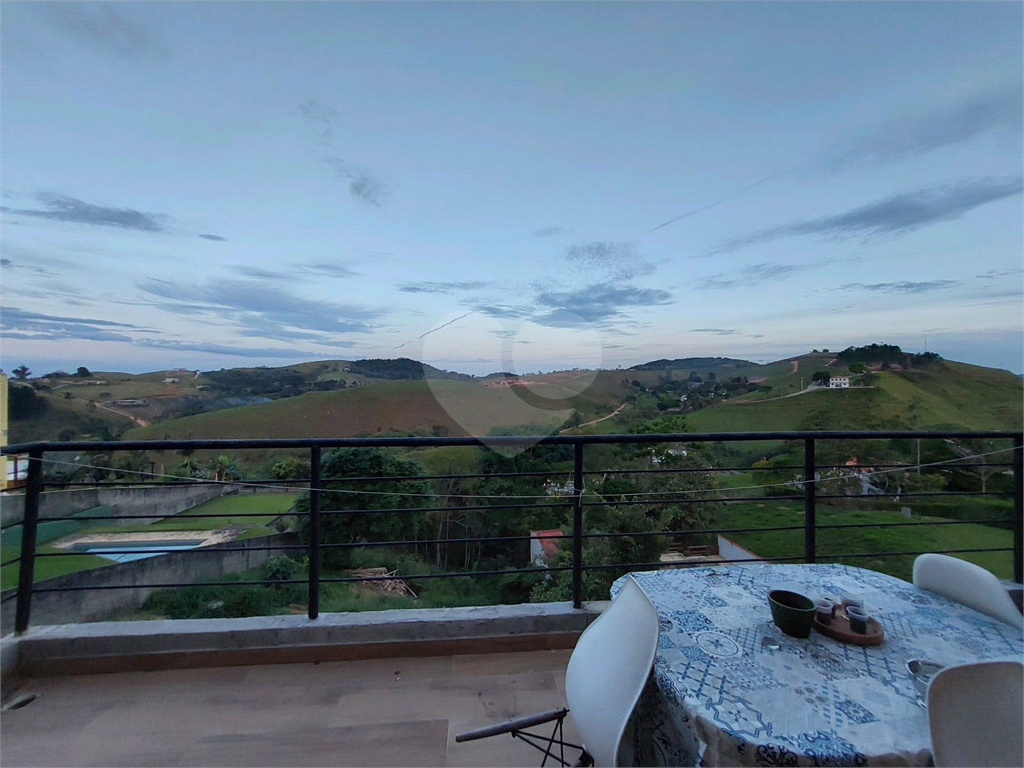 Casa em condomínio fechado Igaratá