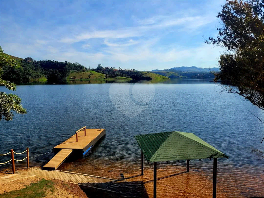 Casa em condomínio fechado Igaratá