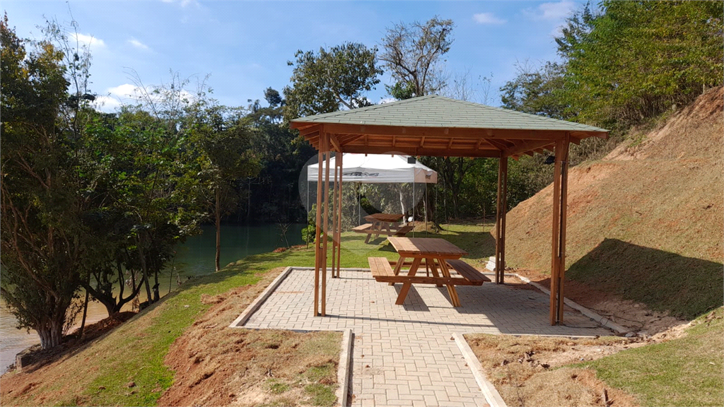 Casa em condomínio fechado Igaratá